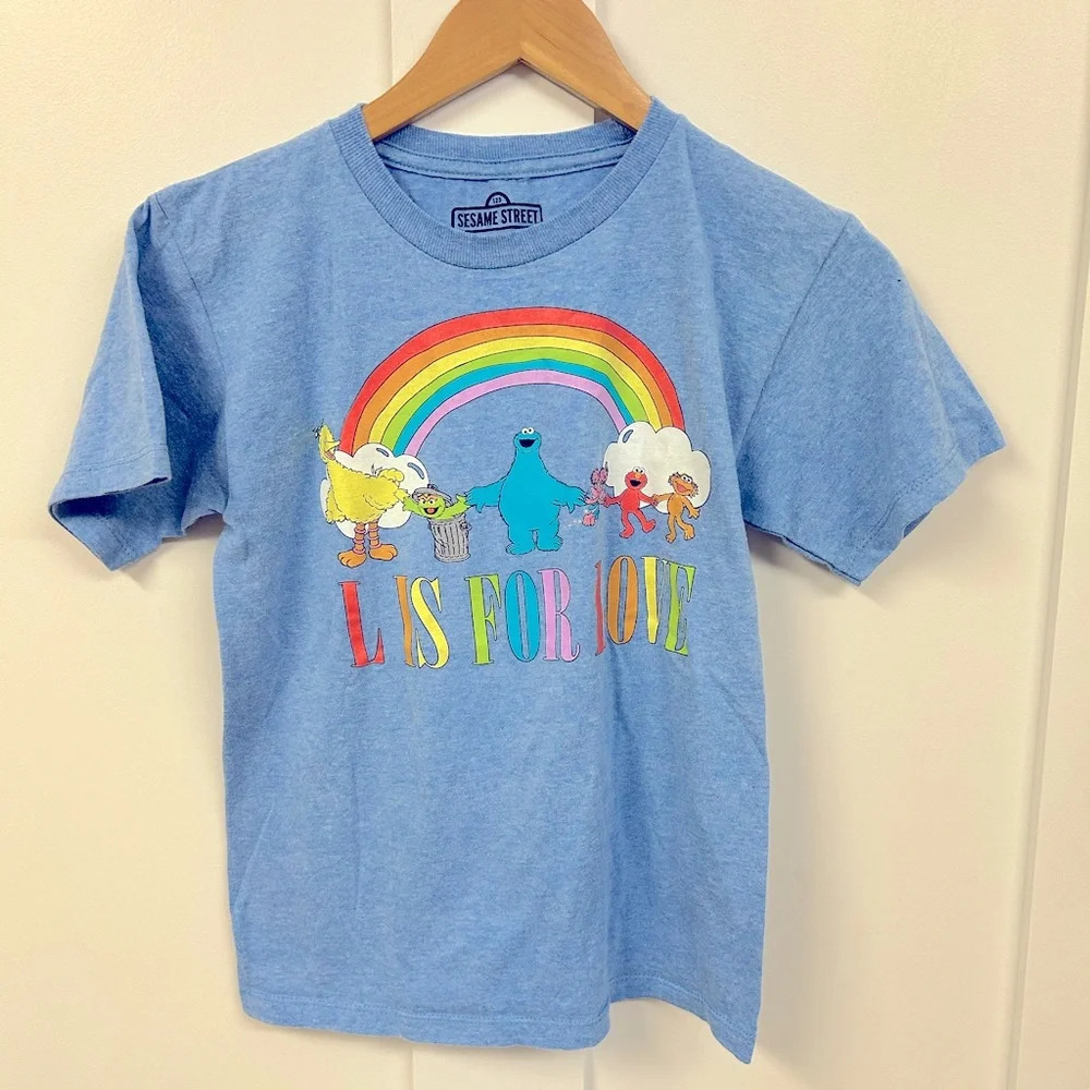 Sesame Street L is for Love Rainbow T-shirt Small​